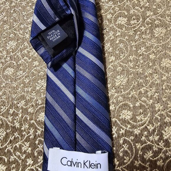 Calvin Klein Big Boy Diagonal Stripe Tie, 100% Silk - Picture 2 of 2